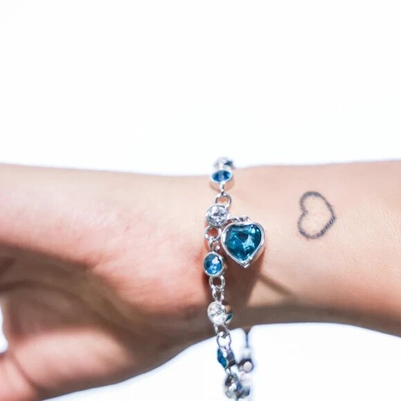 Forever Linked Stainless Steel Zircon Sapphire Heart Women's Bracelet - Picture 3 of 6